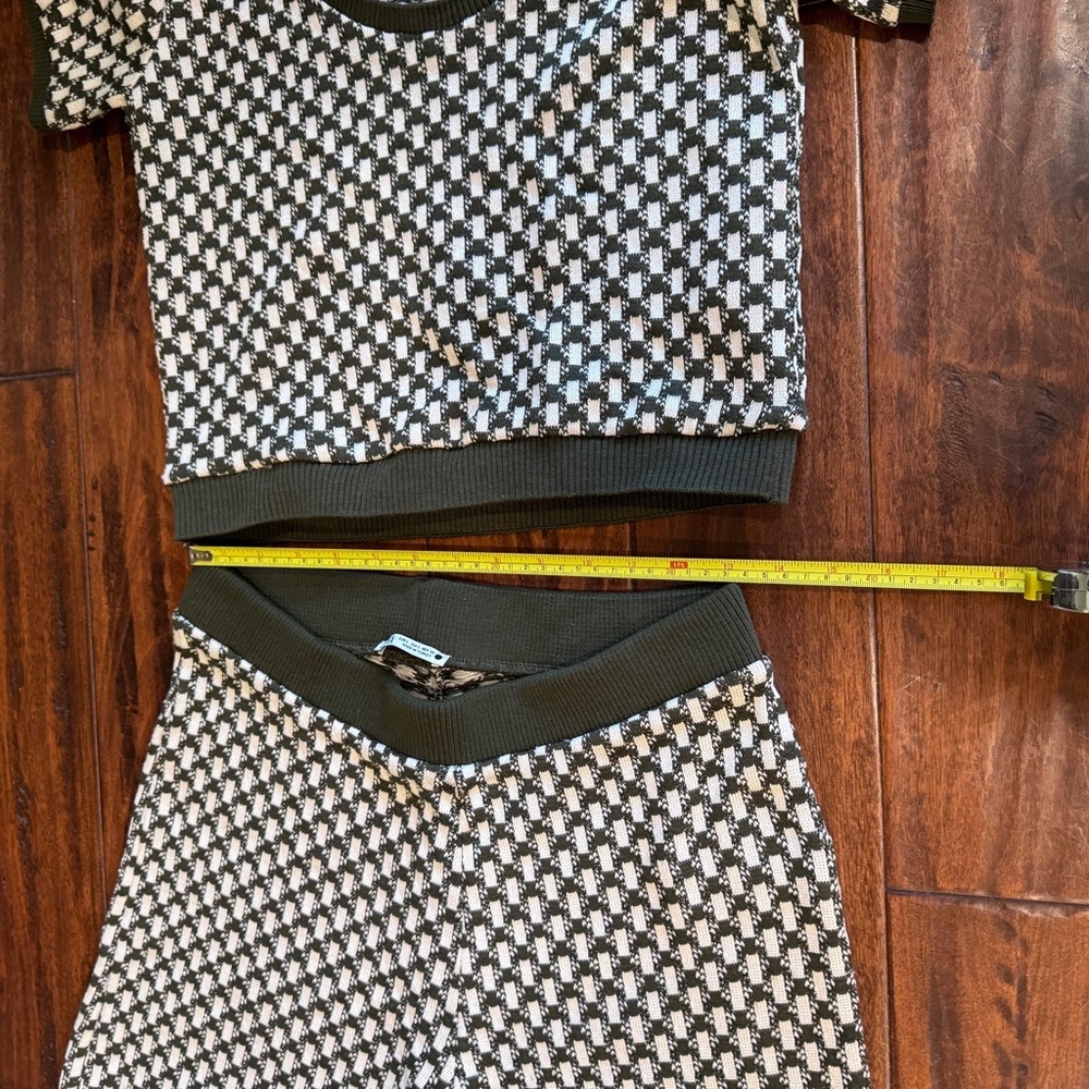 Zara’s Green and Ecru knit outfit/set. Size Large  worn one, like new condition! - Picture 10 of 13